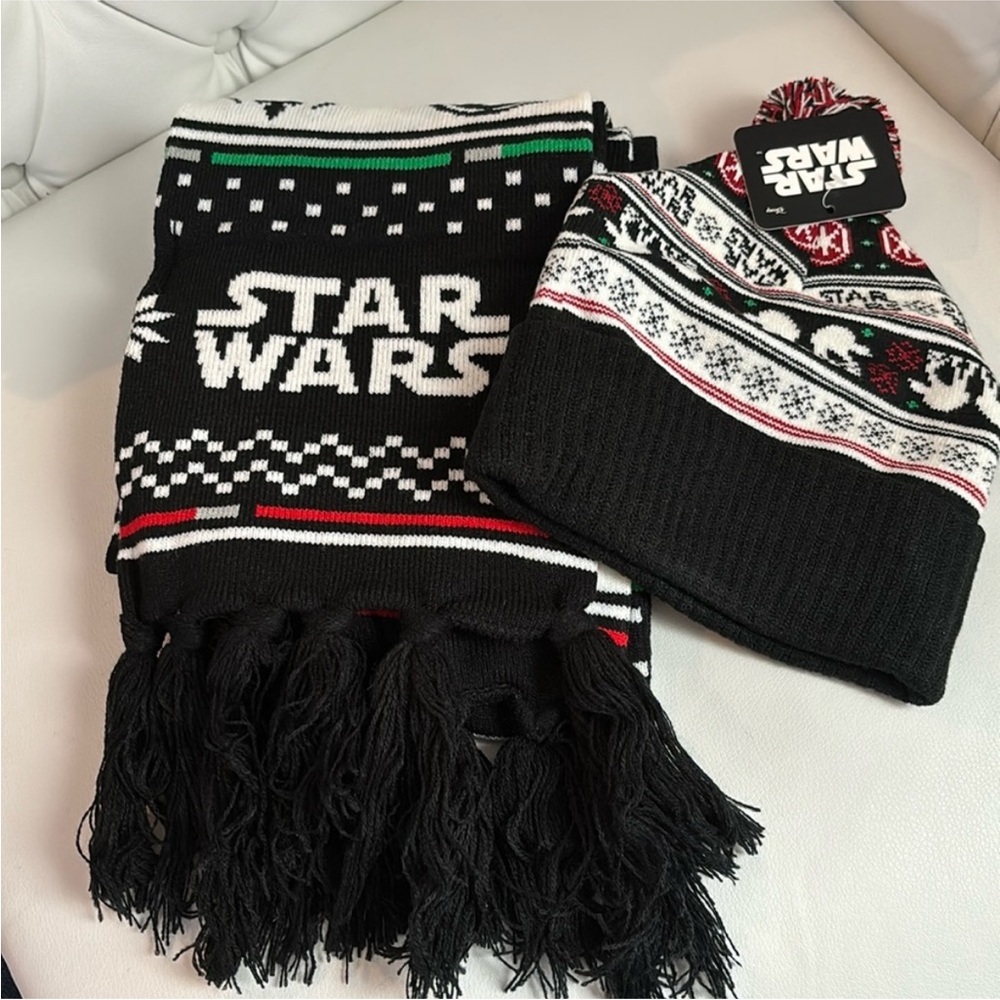Star Wars Black and Red Kids Hat and Scarf Set